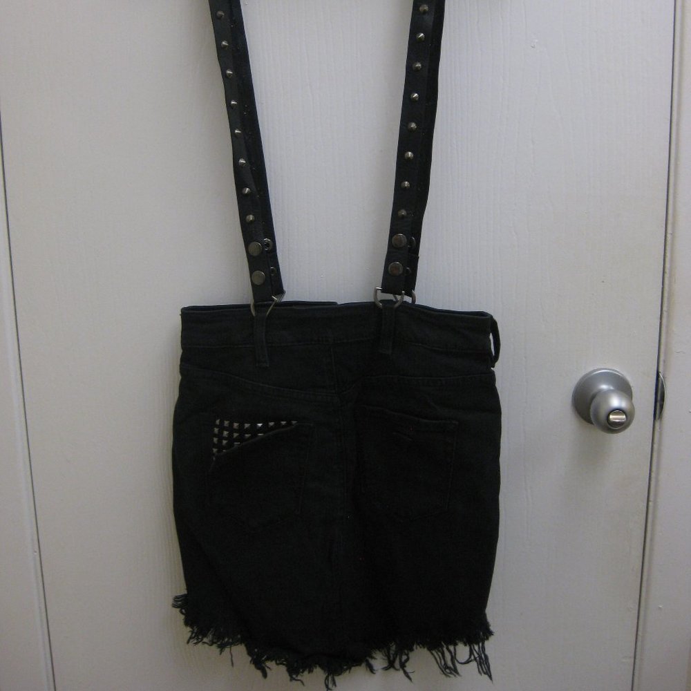 NWT Guess black denim studded suspenders skirt 25 - Picture 6 of 13